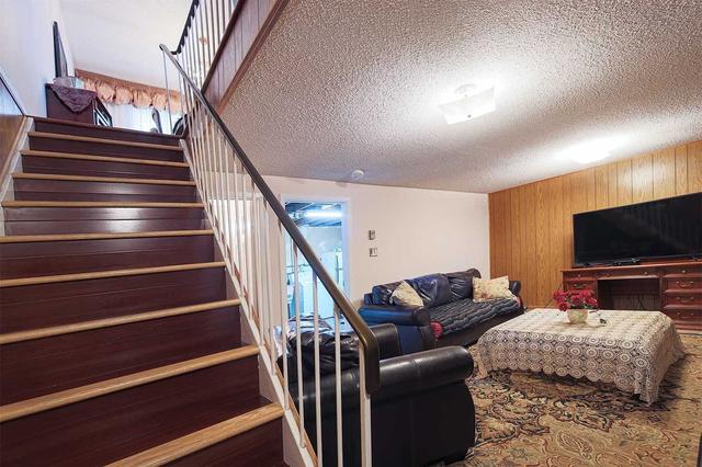 101 Plum Tree Way, Townhouse with 4 bedrooms, 2 bathrooms and 2 parking in Toronto ON | Image 19