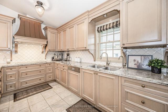 43 Galt St, House detached with 5 bedrooms, 3 bathrooms and 9 parking in Guelph ON | Image 6