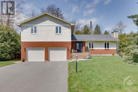7121 Shadow Ridge Drive, House detached with 4 bedrooms, 2 bathrooms and 8 parking in Ottawa ON | Card Image