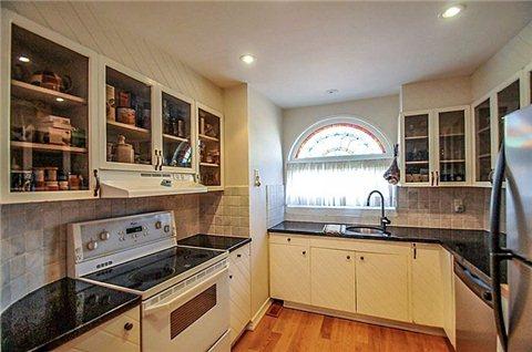31 Belmont St, House attached with 2 bedrooms, 2 bathrooms and null parking in Toronto ON | Image 2