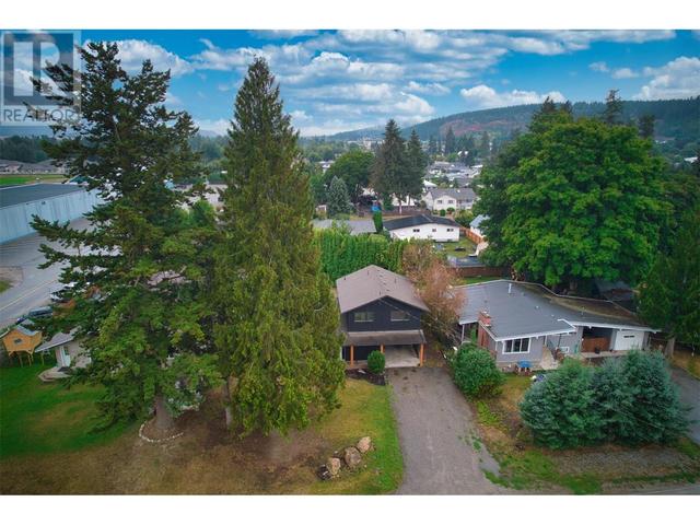 402 Kildonan Avenue, House detached with 3 bedrooms, 2 bathrooms and 3 parking in Enderby BC | Image 38