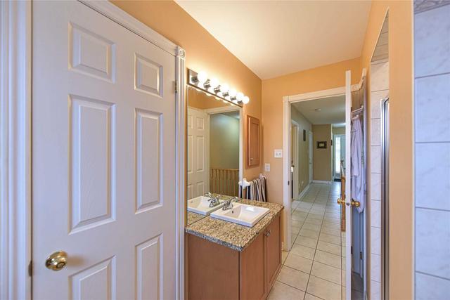 20 Jackson St, House detached with 2 bedrooms, 2 bathrooms and 3 parking in Barrie ON | Image 10