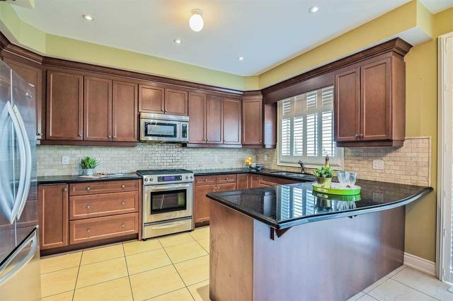 515 Amarone Crt, House detached with 6 bedrooms, 5 bathrooms and 4 parking in Mississauga ON | Image 6