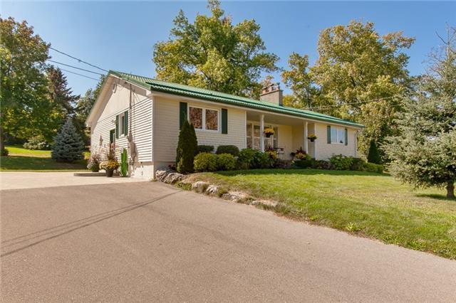 5764 Cedar Springs Rd, House detached with 3 bedrooms, 1 bathrooms and 10 parking in Burlington ON | Image 2
