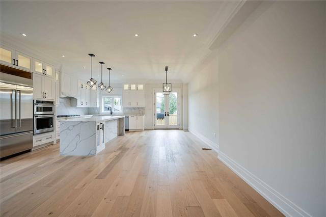 53 Joanith Dr, House detached with 4 bedrooms, 4 bathrooms and 5 parking in Toronto ON | Image 2