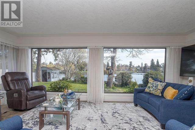 943 Forshaw Rd, House detached with 3 bedrooms, 3 bathrooms and 6 parking in Esquimalt BC | Image 11