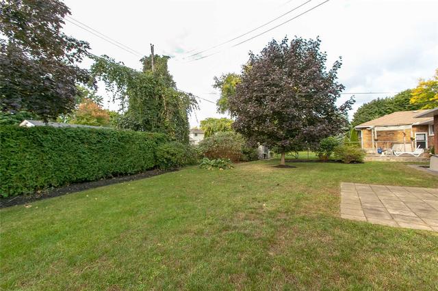 398 Strathcona Dr, House detached with 3 bedrooms, 1 bathrooms and 4 parking in Burlington ON | Image 5