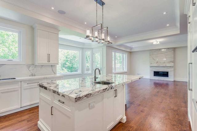19 Ashgrove Pl, House detached with 5 bedrooms, 7 bathrooms and 6 parking in Toronto ON | Image 23
