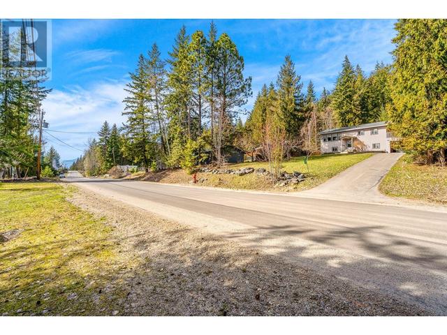 7451 Estate Drive, House detached with 3 bedrooms, 2 bathrooms and 4 parking in Columbia Shuswap F BC | Image 40