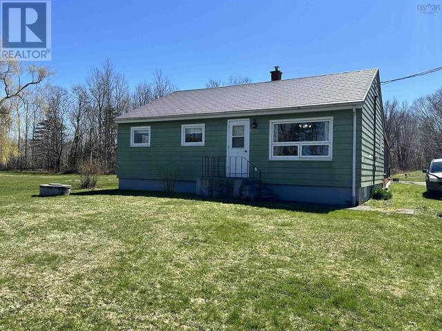 202 Shore Road, House detached with 2 bedrooms, 1 bathrooms and null parking in Queens NS | Image 2