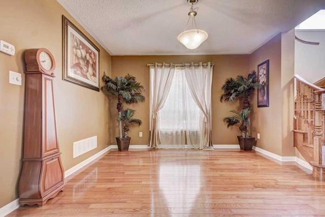32 Benmore Cres, House detached with 4 bedrooms, 4 bathrooms and 4 parking in Brampton ON | Image 5