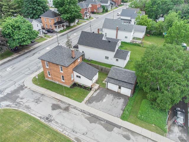 8 Cornelia Street W, House detached with 3 bedrooms, 2 bathrooms and 4 parking in Smiths Falls ON | Image 24