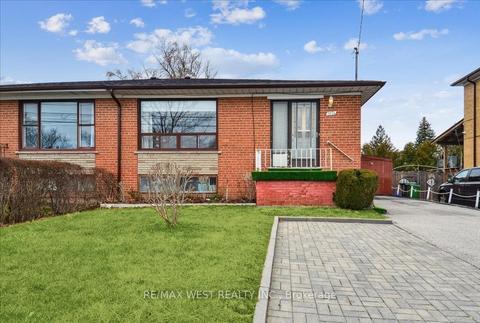 3174 Weston Rd, House semidetached with 3 bedrooms, 2 bathrooms and 6 parking in Toronto ON | Card Image