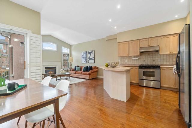 26 Cedarcrest Cres, House attached with 3 bedrooms, 3 bathrooms and 3 parking in Richmond Hill ON | Image 5