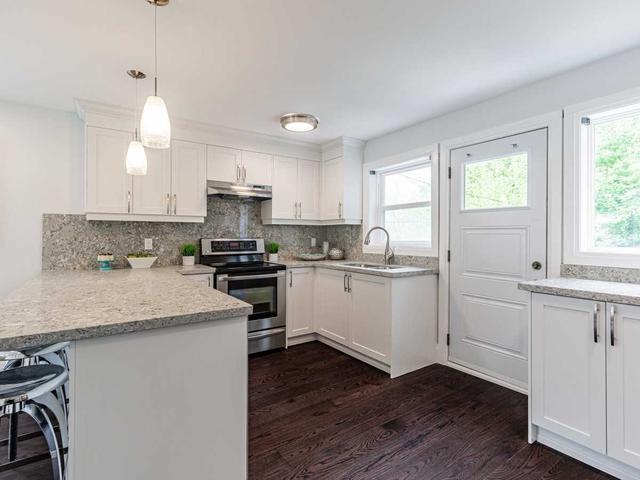 76 Skylark Rd, House semidetached with 3 bedrooms, 2 bathrooms and 3 parking in Toronto ON | Image 3