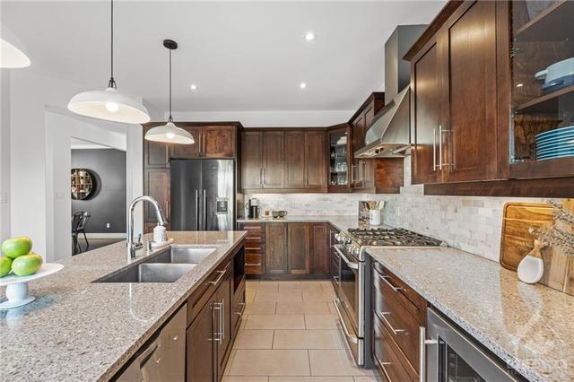 122 Chenoa Way, House detached with 5 bedrooms, 4 bathrooms and 4 parking in Ottawa ON | Image 13