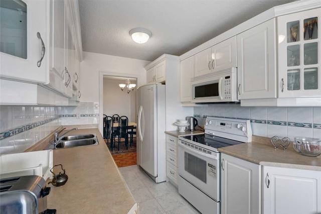 1311 - 205 Hilda Ave, Condo with 3 bedrooms, 2 bathrooms and 1 parking in Toronto ON | Image 4