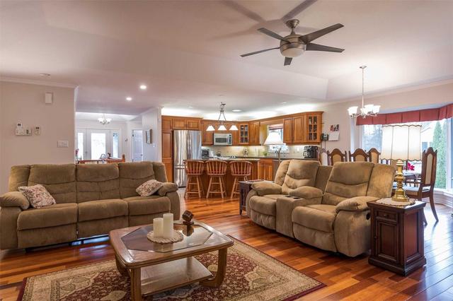 70 Cedartree Lane, House detached with 2 bedrooms, 3 bathrooms and 6 parking in Kawartha Lakes ON | Image 9
