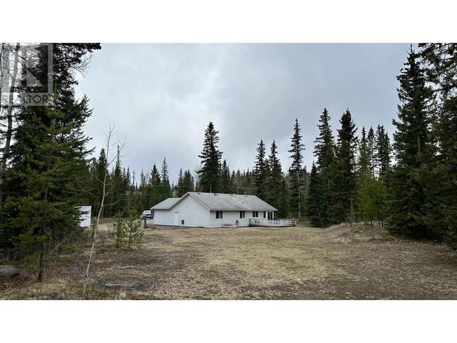 6169 Horse Lake Road, House detached with 3 bedrooms, 2 bathrooms and null parking in Cariboo L BC | Image 2