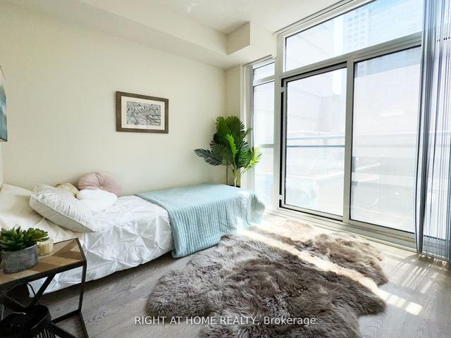 301 - 99 John St, Condo with 3 bedrooms, 2 bathrooms and 1 parking in Toronto ON | Image 6