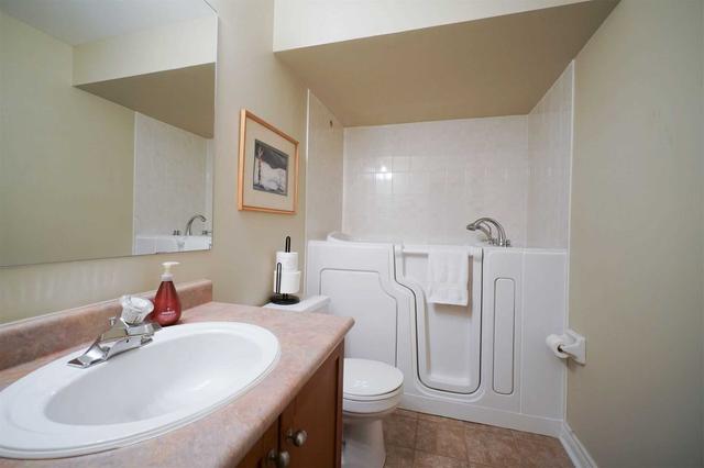 28 - 223 Rebecca St, Townhouse with 2 bedrooms, 4 bathrooms and 2 parking in Oakville ON | Image 30