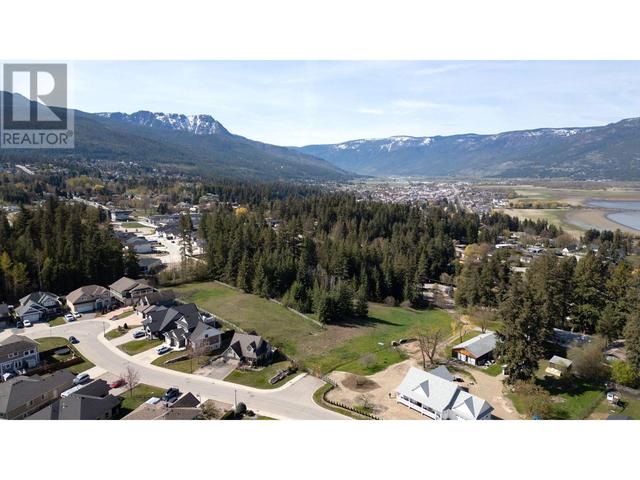1770 23 Street Ne, House detached with 5 bedrooms, 3 bathrooms and 2 parking in Salmon Arm BC | Image 8