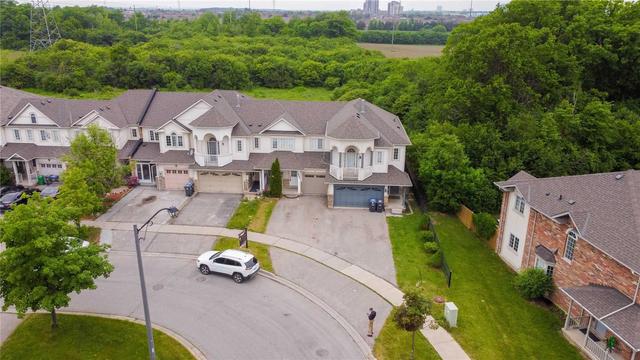 7401 Magistrate Terr, House attached with 3 bedrooms, 4 bathrooms and 4 parking in Mississauga ON | Image 1