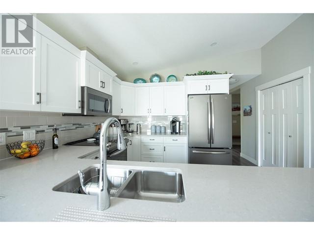 2100 - 55 Avenue Unit# 17, House other with 2 bedrooms, 2 bathrooms and 4 parking in Vernon BC | Image 11