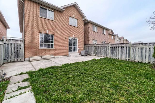 11 Springtown Tr, House detached with 4 bedrooms, 4 bathrooms and 6 parking in Brampton ON | Image 24