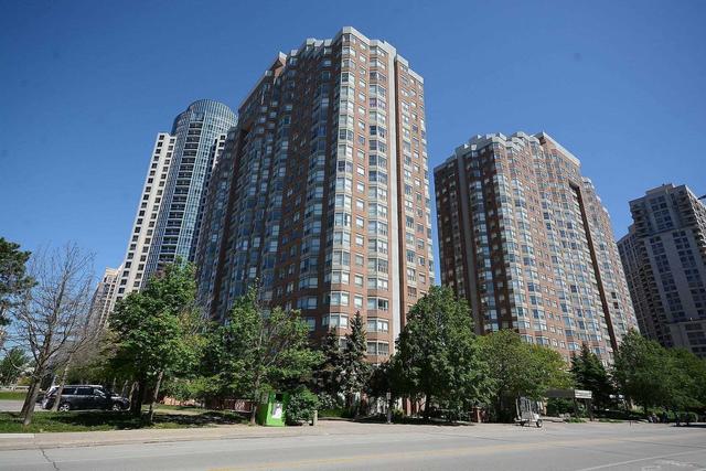 2006 - 335 Webb Dr, Condo with 2 bedrooms, 2 bathrooms and 1 parking in Mississauga ON | Image 1