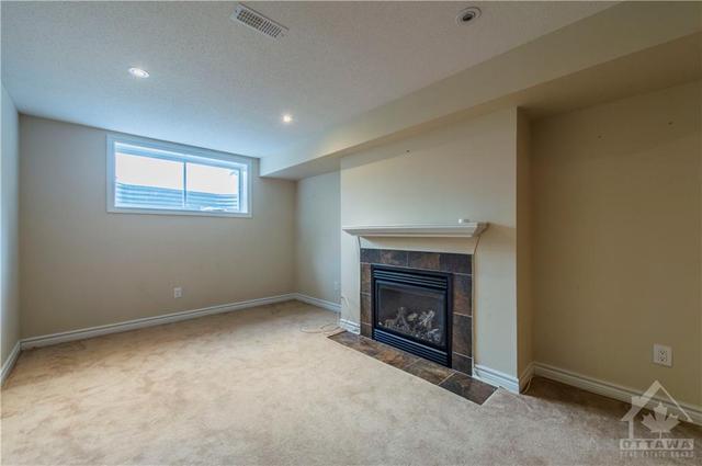 987 Klondike Road, Townhouse with 3 bedrooms, 3 bathrooms and 3 parking in Ottawa ON | Image 24