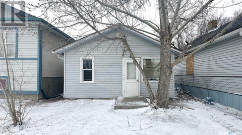 905 Rae Street, House detached with 2 bedrooms, 1 bathrooms and null parking in Regina SK | Card Image