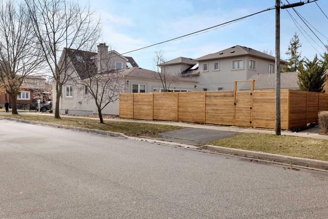 859 Seventh St, House detached with 3 bedrooms, 2 bathrooms and 3 parking in Mississauga ON | Image 7