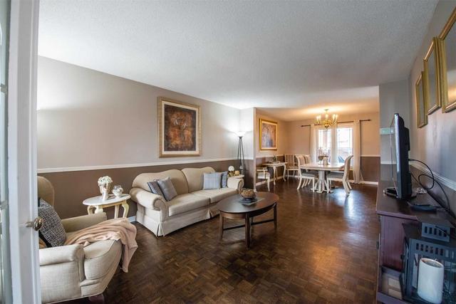 15 Arisaig Dr, House detached with 3 bedrooms, 4 bathrooms and 6 parking in Vaughan ON | Image 2