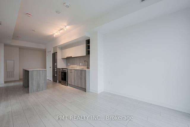 902 - 31 Tippett Rd, Condo with 2 bedrooms, 2 bathrooms and 1 parking in Toronto ON | Image 5