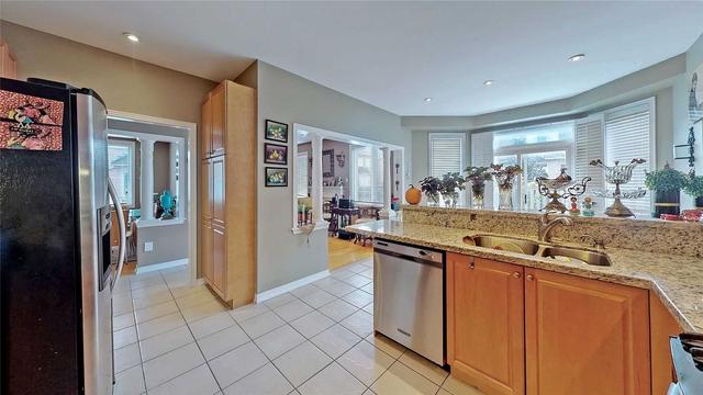 42 Robert Grundy Rd, House detached with 5 bedrooms, 5 bathrooms and 6 parking in Markham ON | Image 2