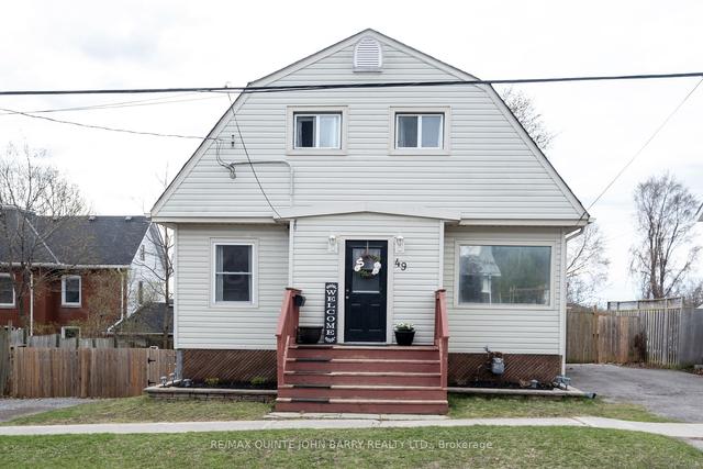 49 Spring St, House detached with 3 bedrooms, 1 bathrooms and 3 parking in Quinte West ON | Image 1