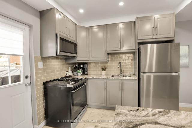187 East 24th St, House detached with 2 bedrooms, 1 bathrooms and 3 parking in Hamilton ON | Image 2