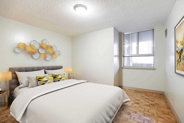 1811 - 40 Panorama Crt, Condo with 3 bedrooms, 2 bathrooms and 1 parking in Toronto ON | Image 2