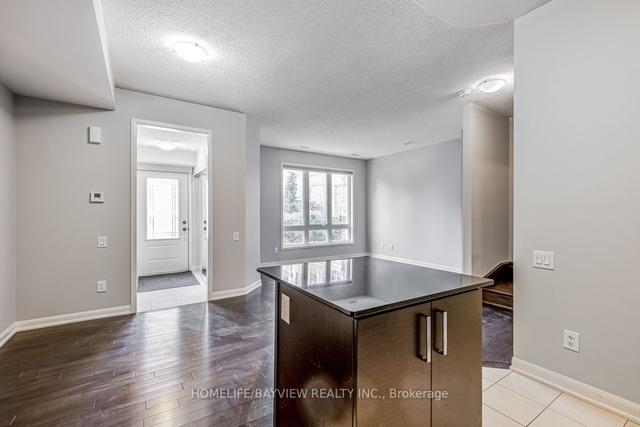 th12 - 19 Anndale Dr, Townhouse with 3 bedrooms, 3 bathrooms and 2 parking in Toronto ON | Image 5