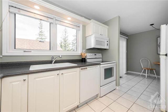 81 - 2111 Montreal Road, Townhouse with 3 bedrooms, 2 bathrooms and 1 parking in Ottawa ON | Image 11