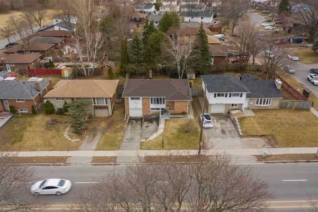 855 Olive Ave, House detached with 3 bedrooms, 2 bathrooms and 4 parking in Oshawa ON | Image 1