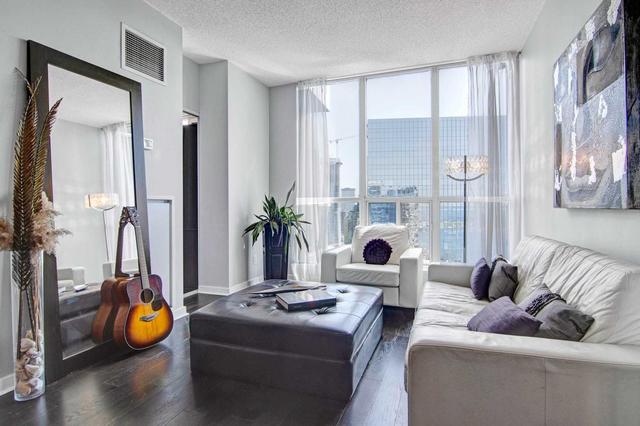 3603 - 8 York St, Condo with 1 bedrooms, 2 bathrooms and 1 parking in Toronto ON | Image 3