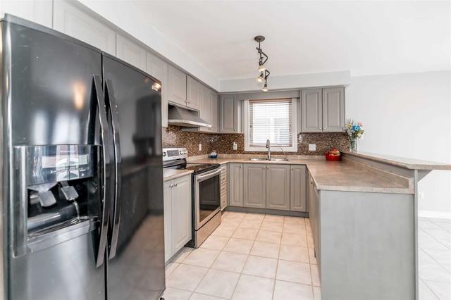 79 Jagges Dr, House detached with 4 bedrooms, 3 bathrooms and 5 parking in Barrie ON | Image 2
