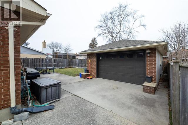 18 Durco Avenue, House detached with 4 bedrooms, 1 bathrooms and null parking in Sarnia ON | Image 39