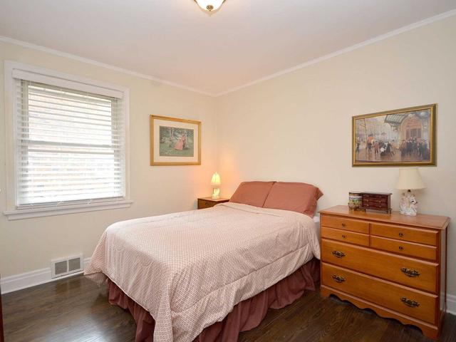 167 Elizabeth St S, House detached with 2 bedrooms, 2 bathrooms and 4 parking in Brampton ON | Image 4