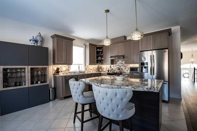 8 Allegra Dr, House detached with 2 bedrooms, 2 bathrooms and 4 parking in Wasaga Beach ON | Image 8