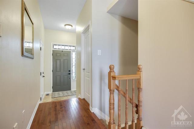 404 Sultan Street, Townhouse with 3 bedrooms, 3 bathrooms and 3 parking in Ottawa ON | Image 3