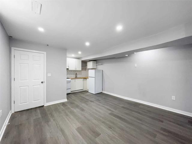 lower - 20 Kingsley Ave, Condo with 2 bedrooms, 1 bathrooms and 1 parking in Toronto ON | Image 1
