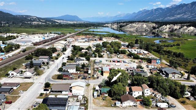 359 Sifton Street, House detached with 2 bedrooms, 1 bathrooms and null parking in Invermere BC | Image 12